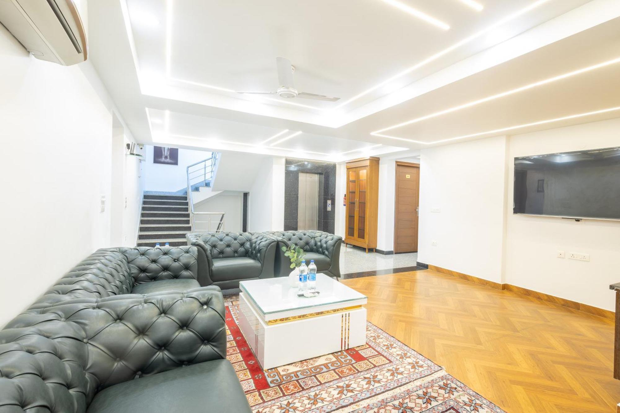 Hotel Krish - Near Medanta And Fortis Hospital Gurugram Ґурґаон Екстер'єр фото