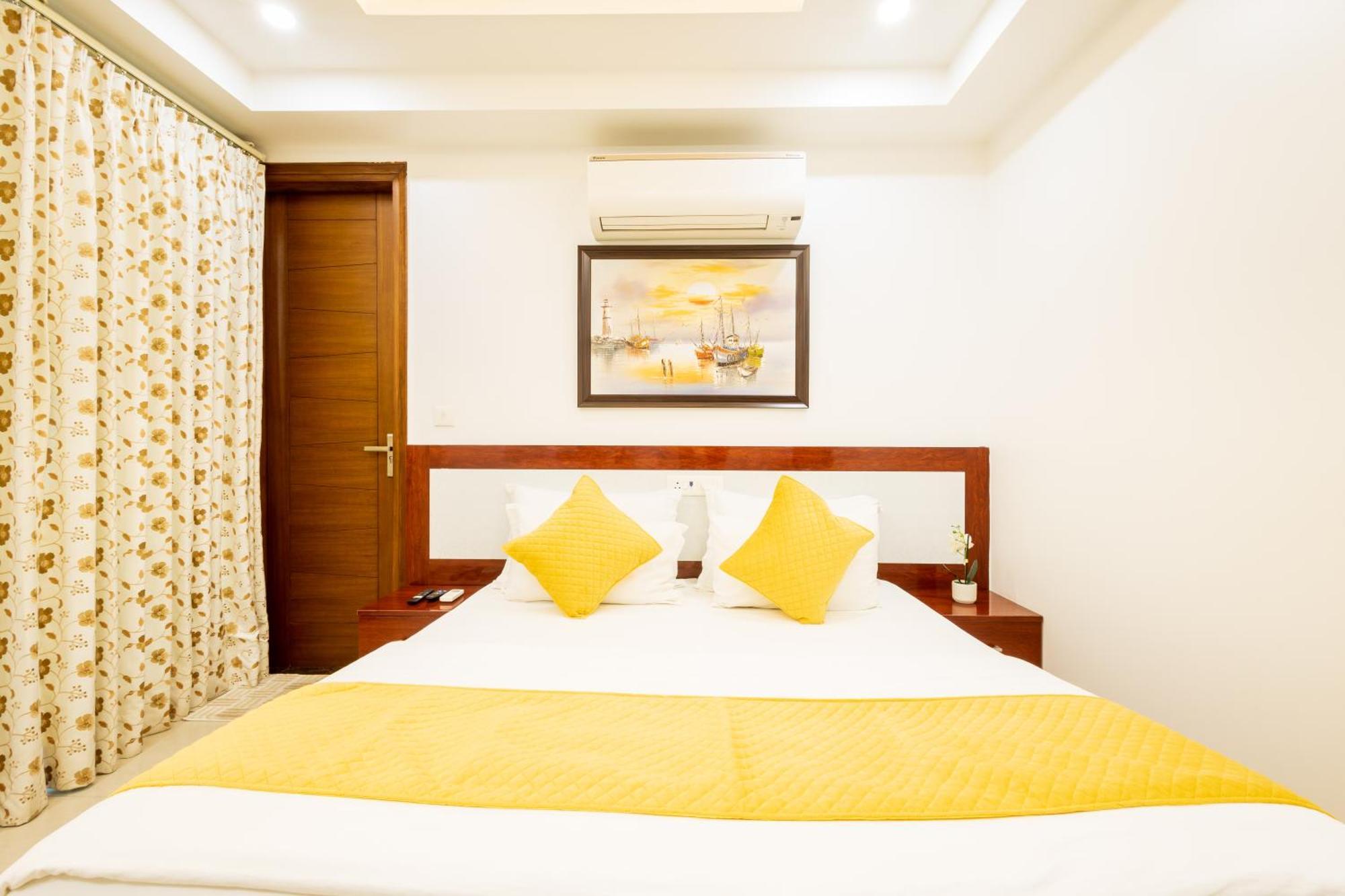 Hotel Krish - Near Medanta And Fortis Hospital Gurugram Ґурґаон Екстер'єр фото