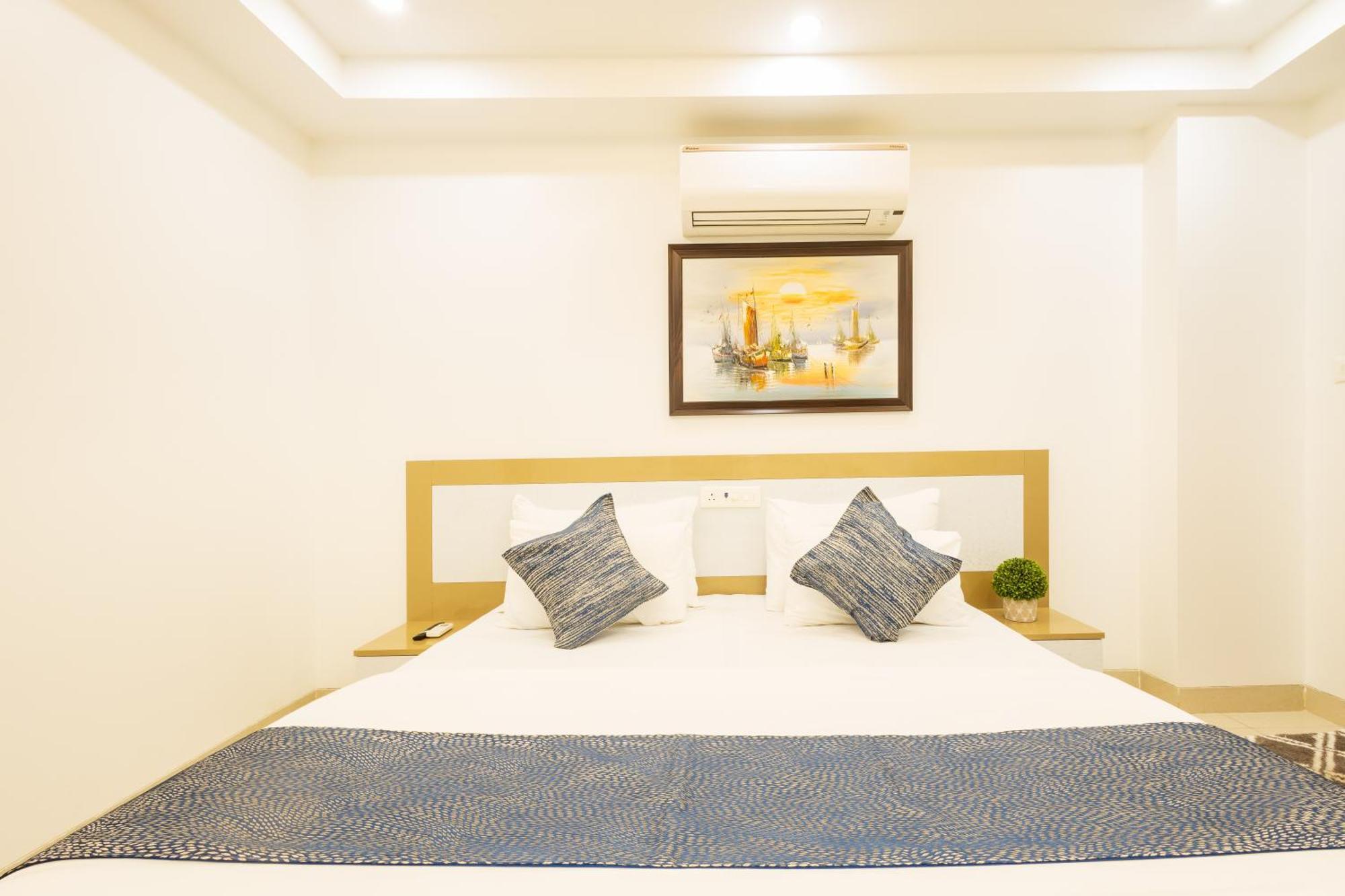 Hotel Krish - Near Medanta And Fortis Hospital Gurugram Ґурґаон Екстер'єр фото