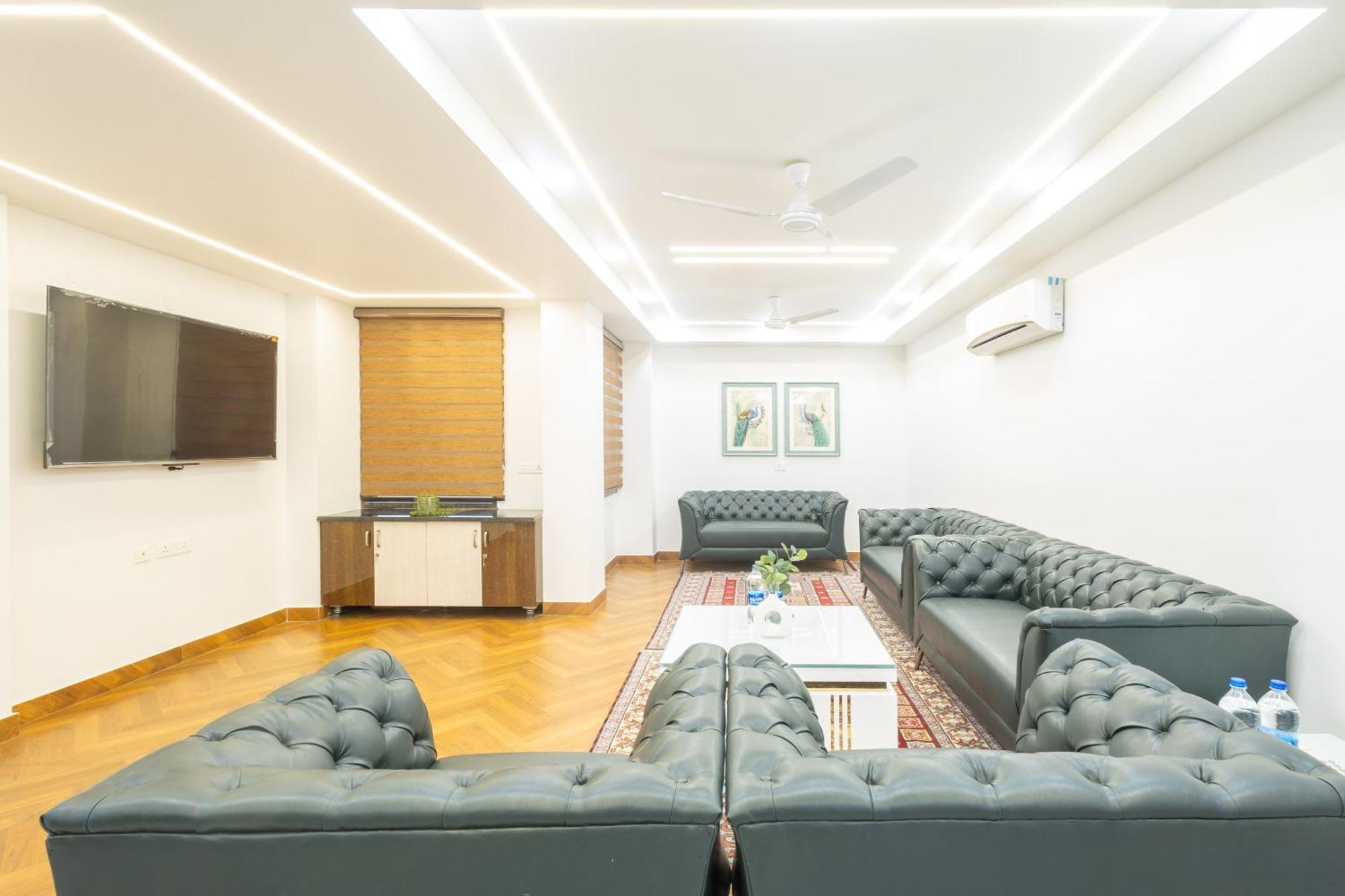 Hotel Krish - Near Medanta And Fortis Hospital Gurugram Ґурґаон Екстер'єр фото